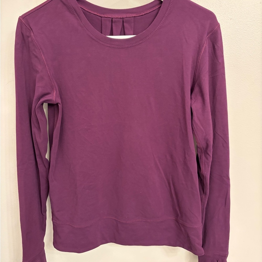 lululemon athletica Long Sleeve thumb holes flared back Top size 4 purple /plum